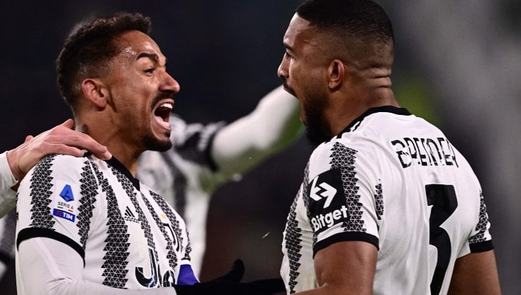 Bremer festeggia con Danilo il gol del 3-2