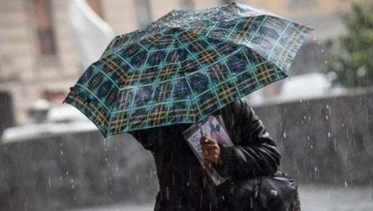 Previsioni meteo, il ciclone mediterraneo porta pioggia e neve su mezza Italia