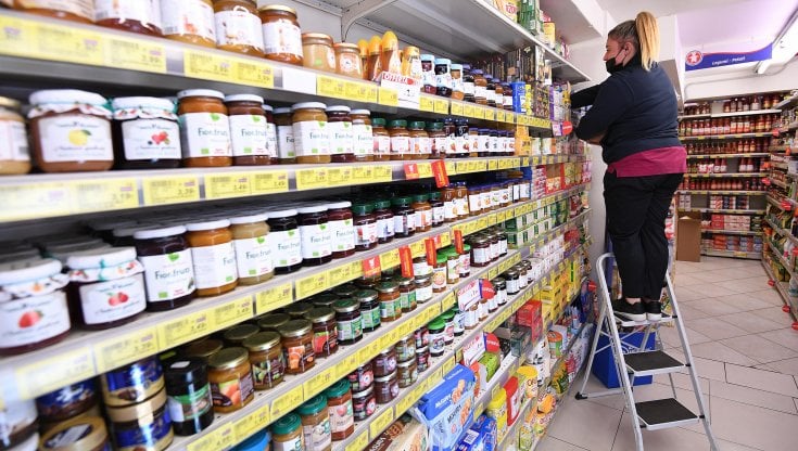 L'inflazione italiana cala solo leggermente: +9,2% a febbraio. E il carrello della spesa accelera