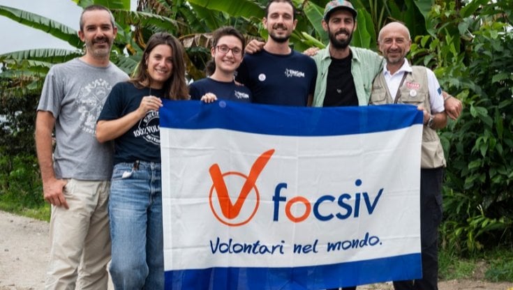 Volontari, attori del cambiamento nel mondo: la banca dati che permette di visualizzare i 600 progetti messi in campo in 75 Paesi, Italia compresa