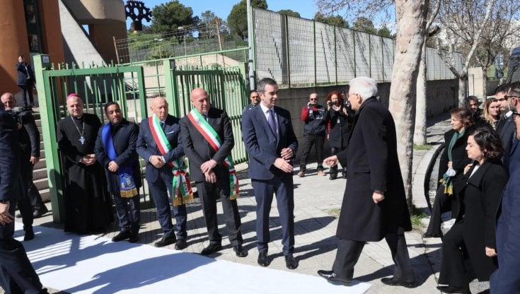 Il presidente Mattarella alla camera ardente delle vittime del naufragio di Cutro