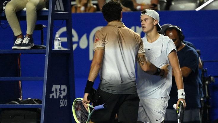 Il saluto a fine match tra Berrettini e Rune