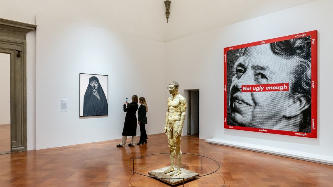 Sezione 4 , "Identities". Al centro, Self- Portrait, 1993 - di Pawel Althamer. A destra opera di Barbara Kruger, a sinistra ritratto di Shirin Neshat