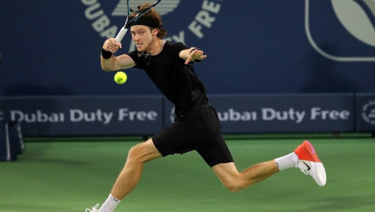 A Dubai Rublev va in finale contro Medvedev e dedica la vittoria al cantante anti Putin