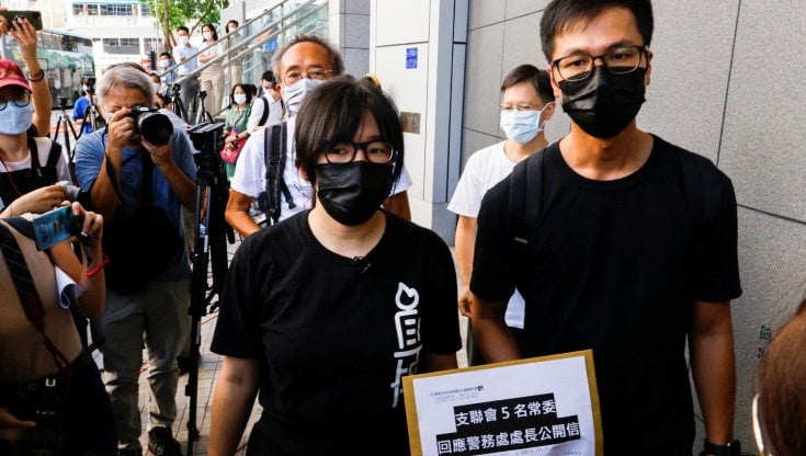 Hong Kong, vietato ricordare: tre attivisti condannati per le veglie per il massacro di Tiananmen