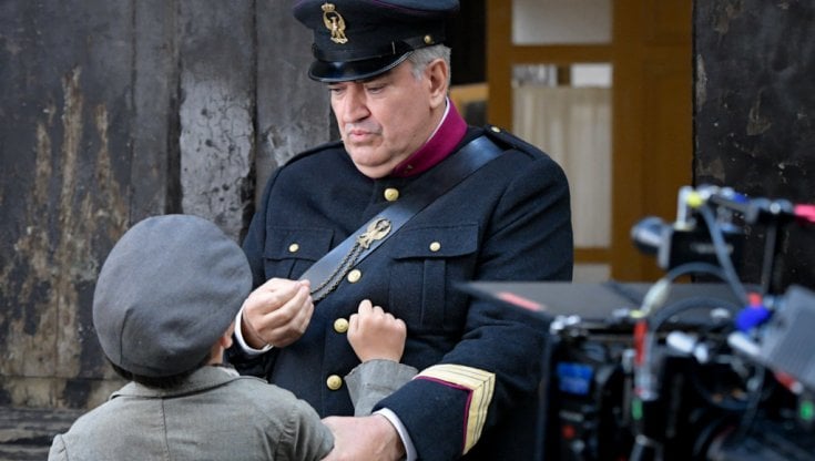 Antonio Milo e il ritorno del Commissario Ricciardi: "Ho due sogni: interpretare Vittorio De Sica e fare il paracadutista"