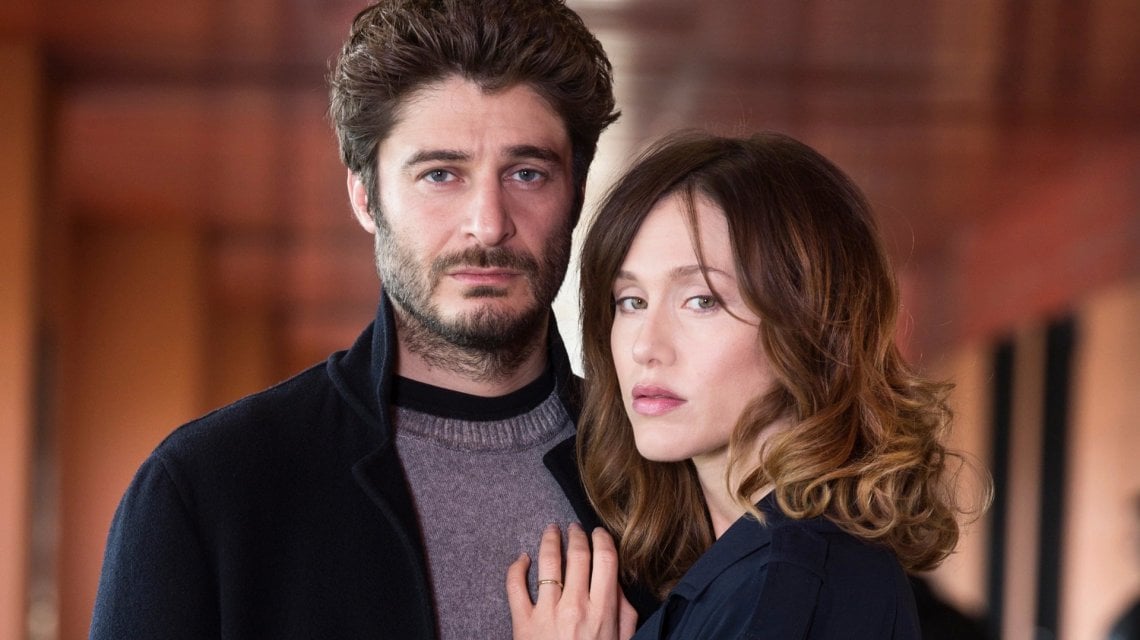 Lino Guanciale e Gabriella Pession in 'La porta rossa'