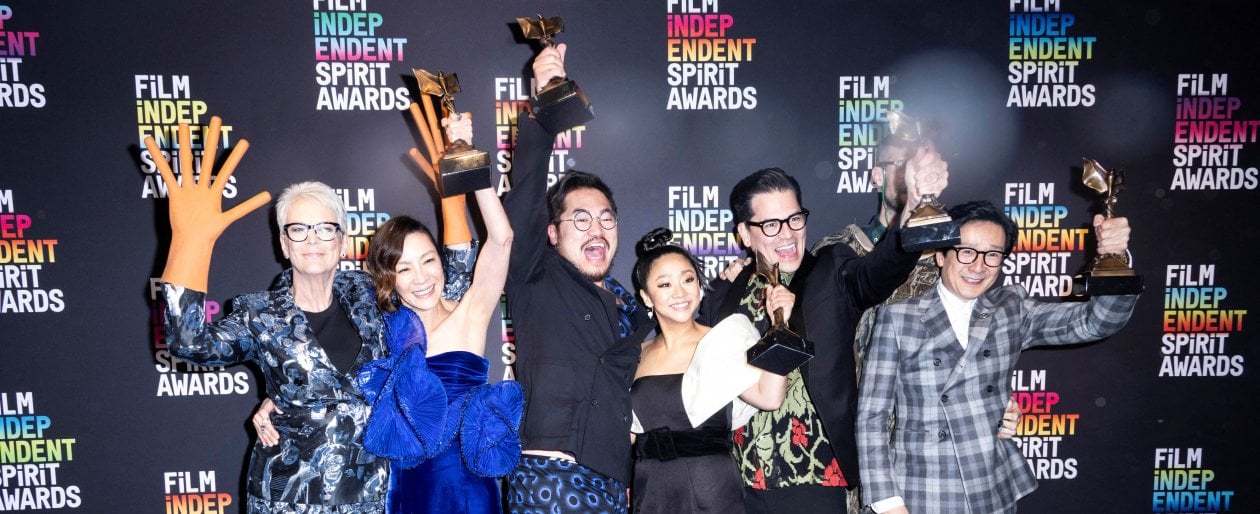 Il cast di 'Everything, everywhere all at once' agli Spirit Awards (premi del cinema indipendente)