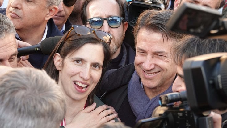 Elly Schlein con Giuseppe Conte a Firenze