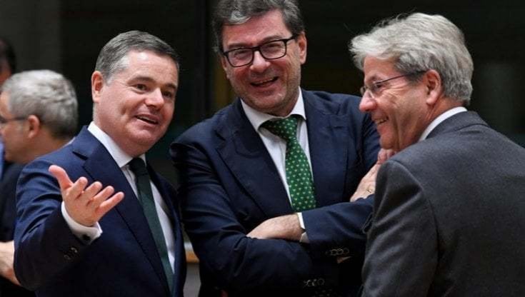 Il ministro dell'Economia Giancarlo Giorgetti con il presidente  dell&rsquo;Eurogruppo Donohoe e il Commissario agli Affari economici Gentiloni
