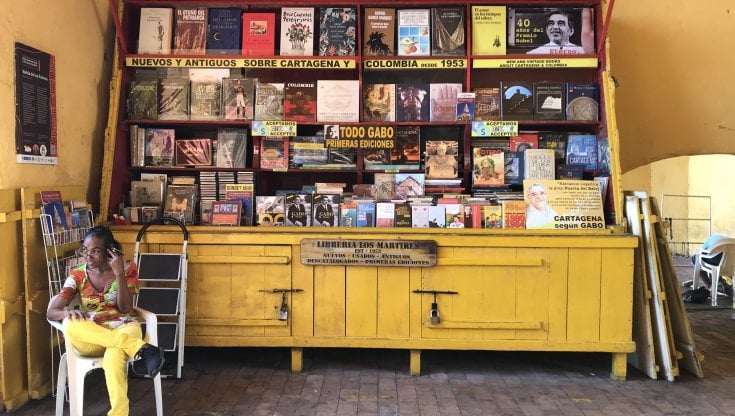 A Cartagena de las Indias, sulla costa caraibica della Colombia, una bancarella vende le opere complete di Gabriel Garc&iacute;a M&aacute;rquez. Matteo Nucci