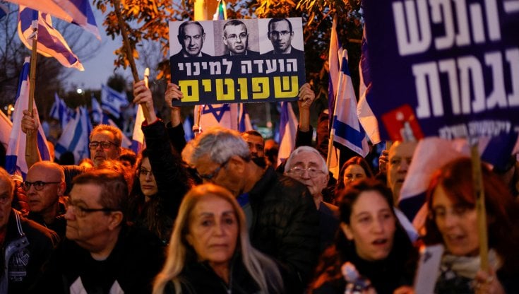 Israele, Yossi Melman: "Netanyahu cambi rotta, la riforma può portare all’implosione del Paese"