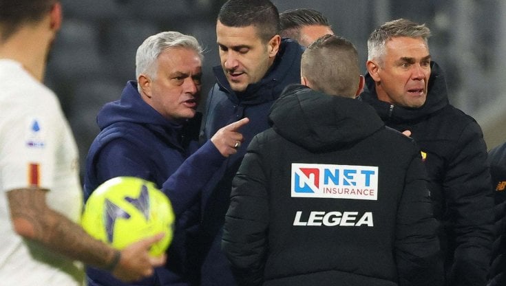 Mourinho durante l'alterco con Serra