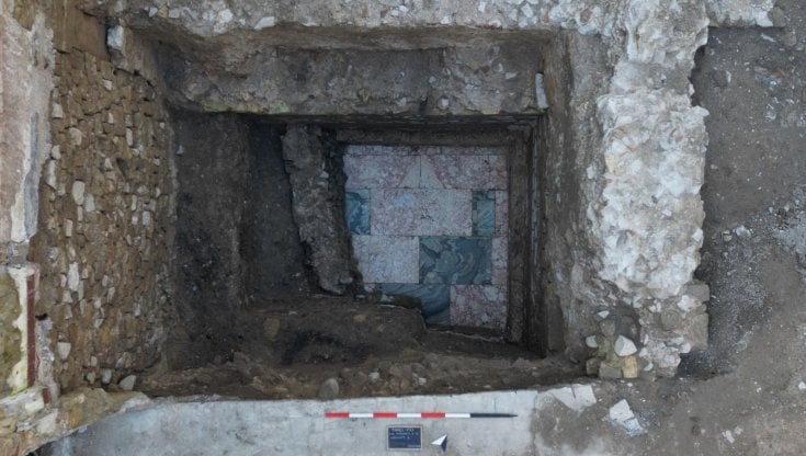 La leggendaria basilica di Vitruvio, scomparsa da 500 anni, è riapparsa sotto la cameretta di due bambini