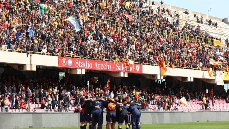 Il Catanzaro torna in B dopo 17 anni: giallorossi promossi con 5 turni di anticipo