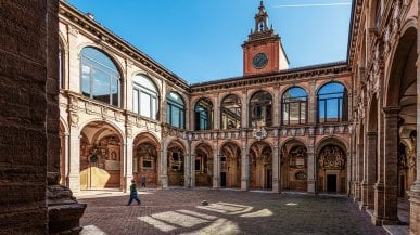 Bologna, vocazione internazionale dei suoi studi: sui 260 corsi di laurea offerti quasi la met&agrave; sono in lingua inglese o offrono il doppio diploma