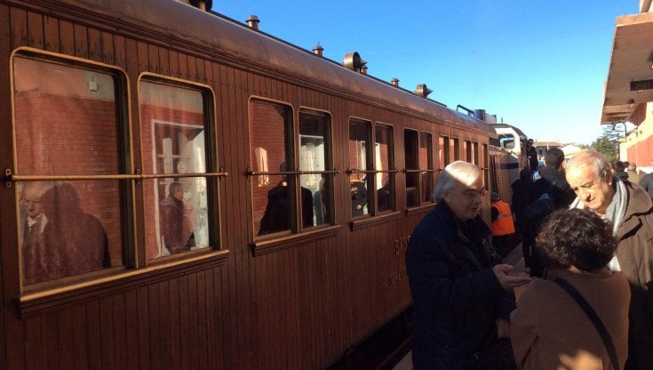 Sos trenino verde della Sardegna. "La più lunga ferrovia turistica d'Europa cade a pezzi: salviamola"