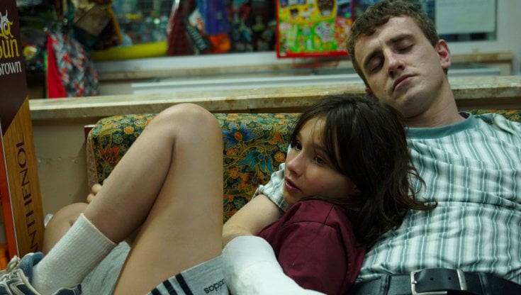 Paul Mescal e Frankie Corio sono padre e figlia nel film Aftersun, esordio alla regia della scozzese Charlotte Wells