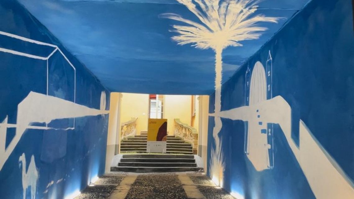 Spazio Circolo, ingresso con riproduzione disegno di Franco Battiato