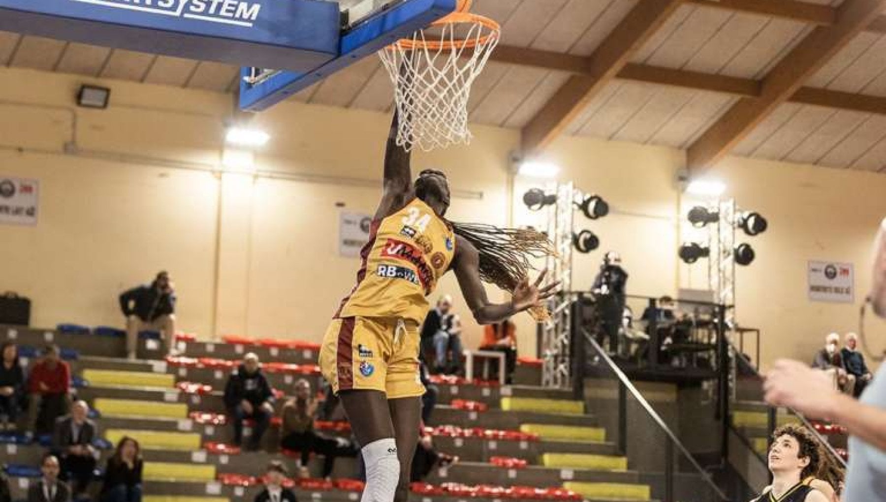 Awak Kuier's dunk in the Italian Cup it's a rarity in women's