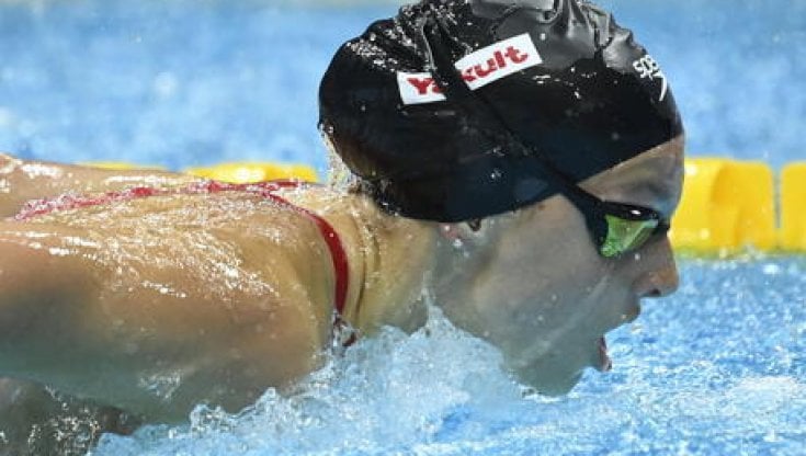 Nuoto, record mondiale per la sedicenne McIntosh nei 400 misti
