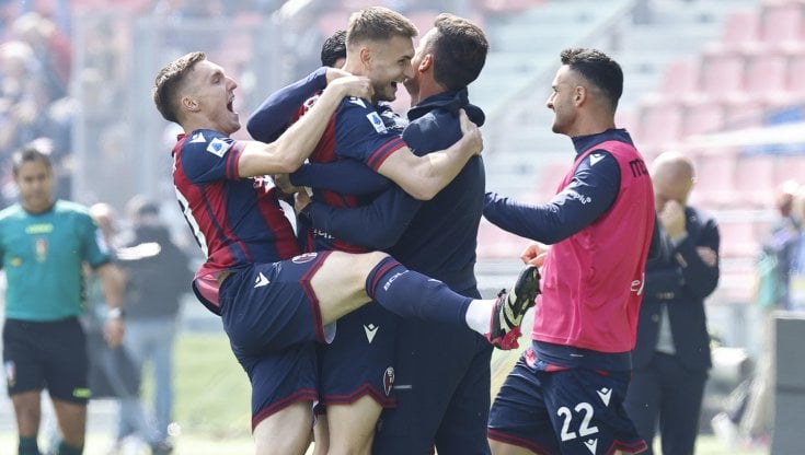 Posch festeggia il gol con i compagni