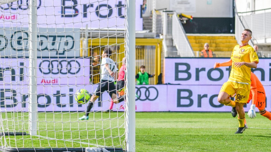 Shomurodov esulta dopo il gol del pari