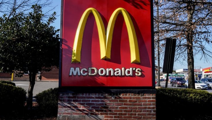McDonald's chiude gli uffici Usa: "Lavorate da casa". Ma non è un premio: comunicherà via mail i tagli al personale
