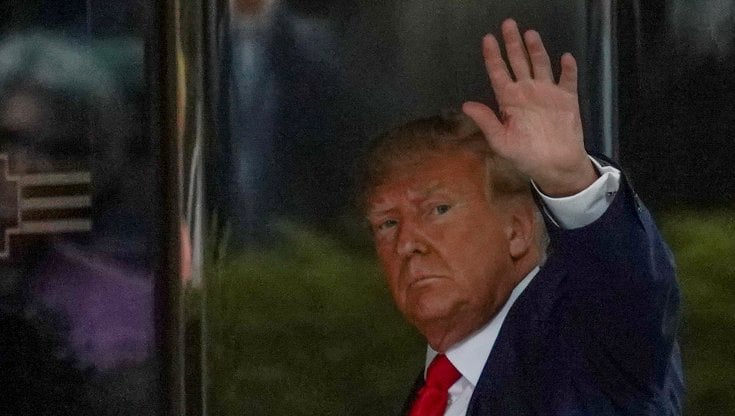 L'ex presidente arriva alla sua Tower a New York