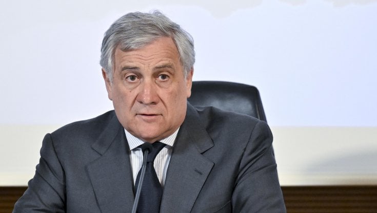 Tajani alla stampa estera: "Mussolini ha fatto più danni che cose utili". E annuncia una manifestazione di Forza Italia a Milano il 5 maggio