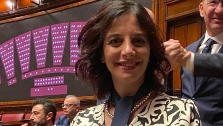 Rachele Silvestri: "Voci su di me e un politico di FdI, costretta al test del dna a mio figlio: il papà è il mio compagno"