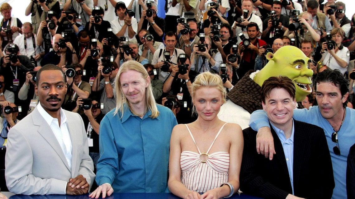 Il cast di Shrek 2, da sinistra: Eddie Murphy, il regista Andrew Adamson, Cameron Diaz, Mike Myers e Antonio Banderas