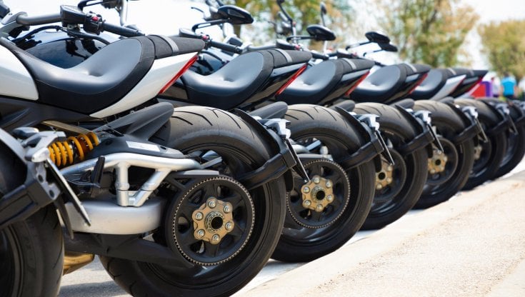 Portatarga universale per moto reclinabile