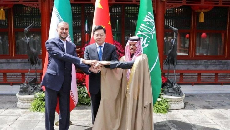 A Pechino il disgelo tra Iran e Arabia Saudita, i ministri degli Esteri: "Insieme per la stabilità della regione" 