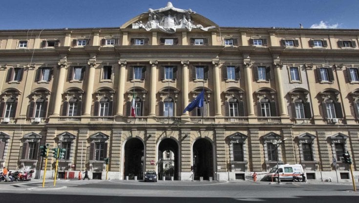 Pa, oltre 3 mila assunzioni, due terzi alle forze di sicurezza. Compensi su del 30% contro la fuga dei cervelli