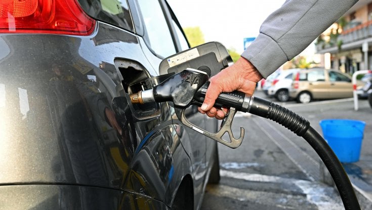 Arriva il cartello con il prezzo medio dei carburanti: i caratteri dovranno essere alti almeno dodici centimetri