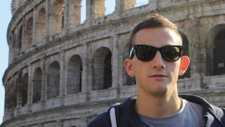 Andrea Papi durante una visita turisitica