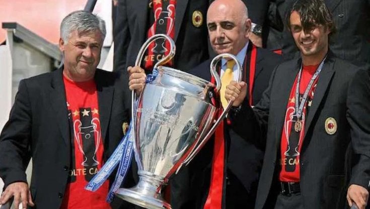 Carlo Ancelotti e Paolo Maldini con Adriano Galliani dopo la vittoria della Champions nel 2007