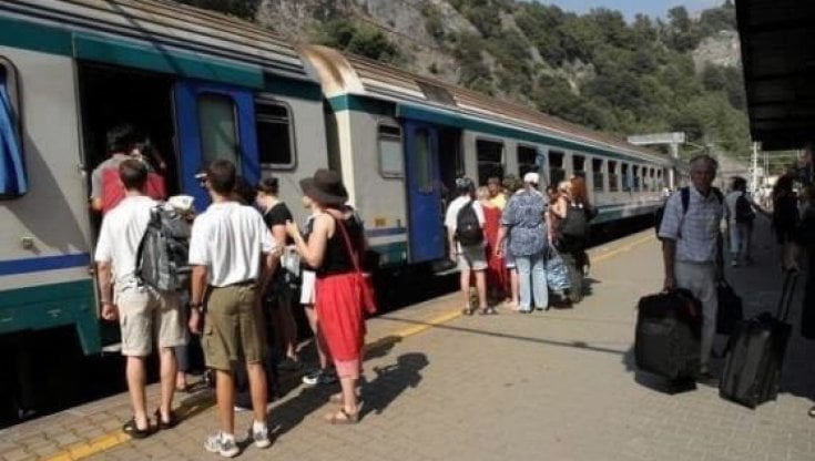 Trenitalia, sciopero venerdì 14 aprile: possibili disagi per chi si sposta in treno