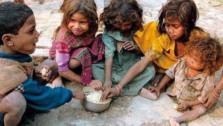India, lotta alla malnutrizione, gli operatori umanitari si schierano contro gli 'integratori' distribuiti dell'UNICEF
