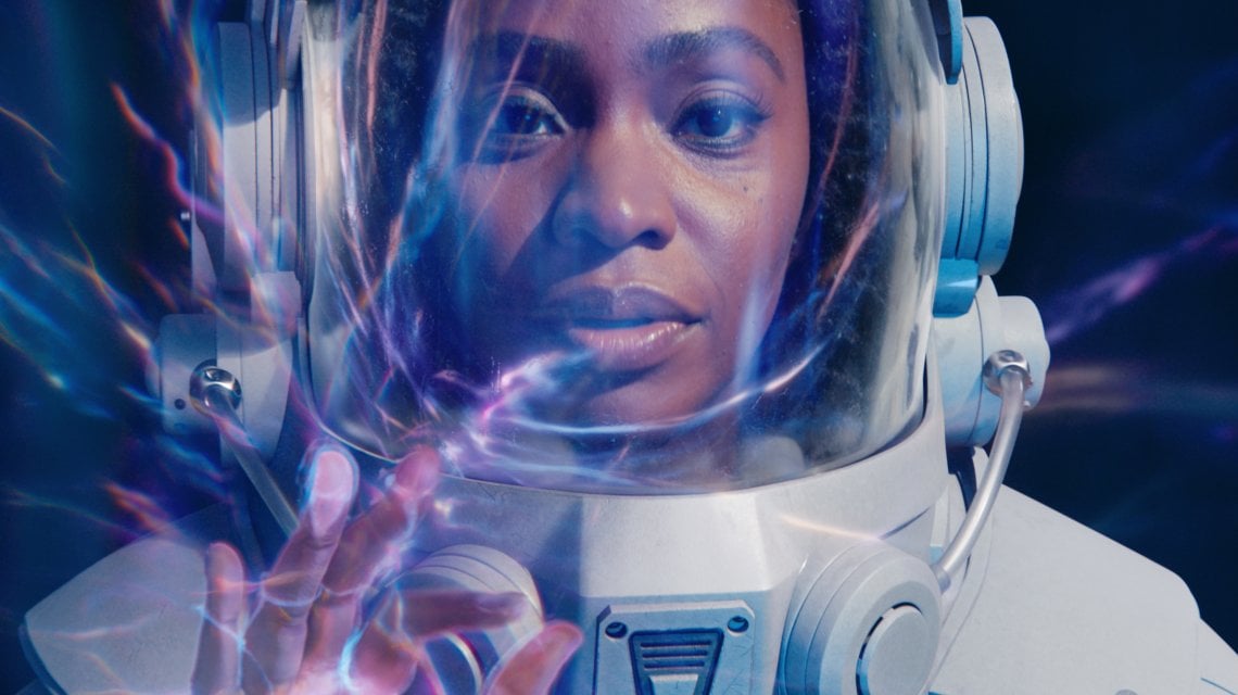 Una scena di "The Marvels", Teyonah Parris nei panni del capitano Monica Rambeau