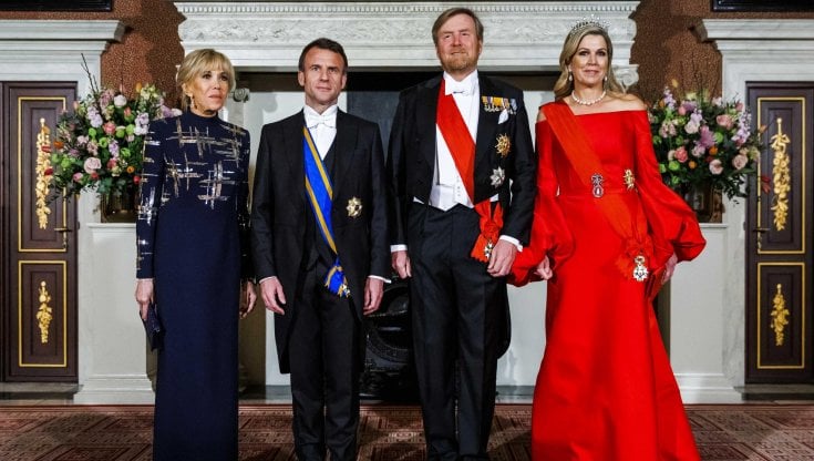 Emmanuel Macron con la moglie Brigitte per la cena di stato ad Amsterdam dal re dei Paesi Bassi Guglielmo Alessandro e la moglie Maxima