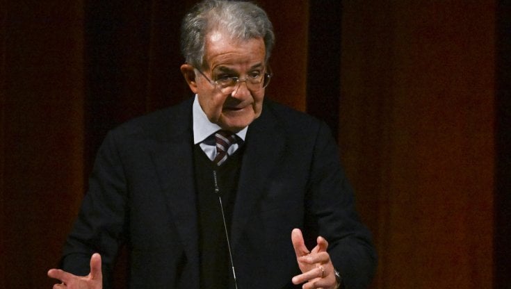 Prodi e il consiglio a Schlein: "Faccia un compromesso su tutto. Recuperi i moderati o perderà le elezioni"