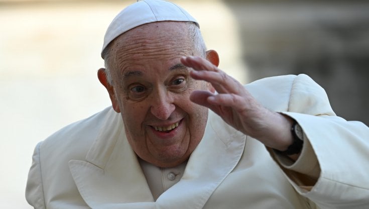 Papa Francesco: "La donna è generosa e coraggiosa, anche se c'è qualche nevrotica"