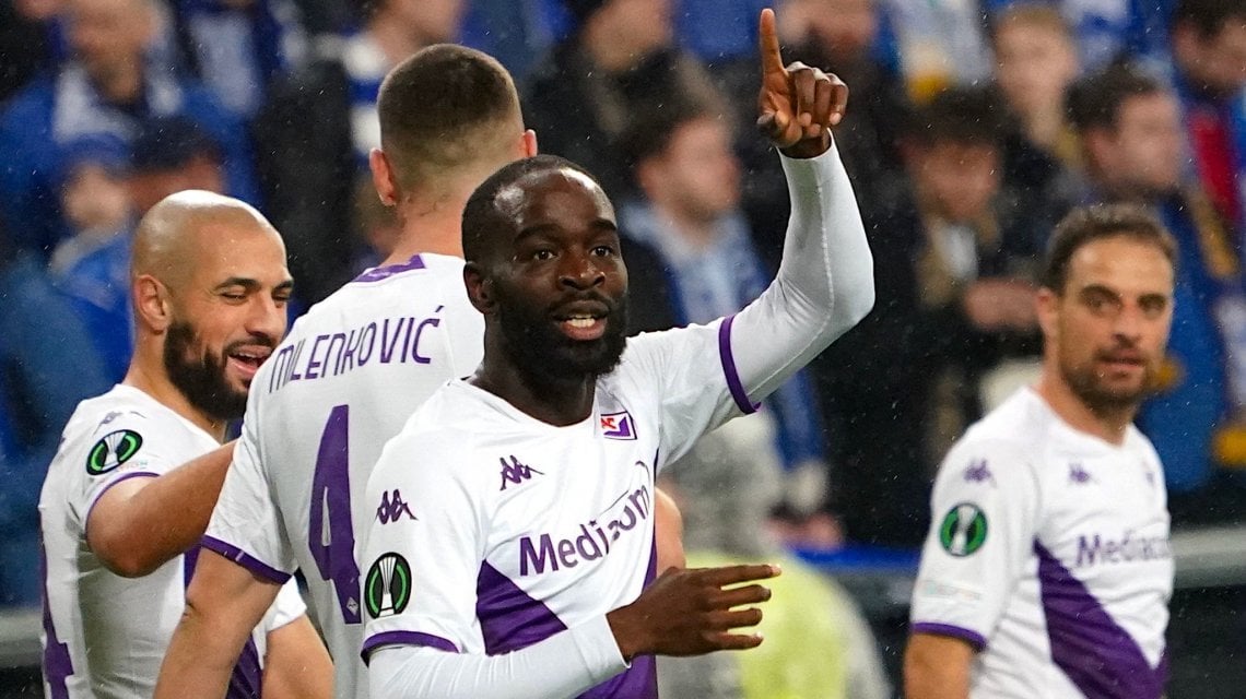 Ikon&eacute; esulta dopo il gol del 4 a 1