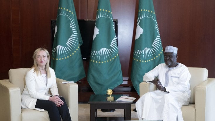 La presidente del Consiglio Giorgia Meloni alla sede dell'Unione africana