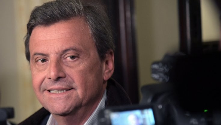 Calenda riattacca Renzi: "Io mai in Arabia a prendere soldi dall'assassino di Khashoggi". Il leader Iv chiede scusa per l'"indecoroso spettacolo di questa settimana"