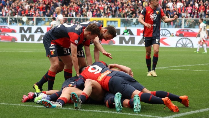 Serie B, il Genoa batte il Perugia e allunga sul Bari al secondo posto. Frosinone, altro passo verso la A