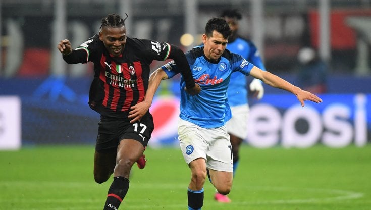 Leao e Lozano durante la partita d'andata