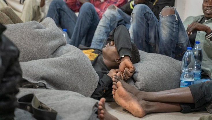 È scontro sui migranti. Il doppio no al governo di Comuni e Regioni